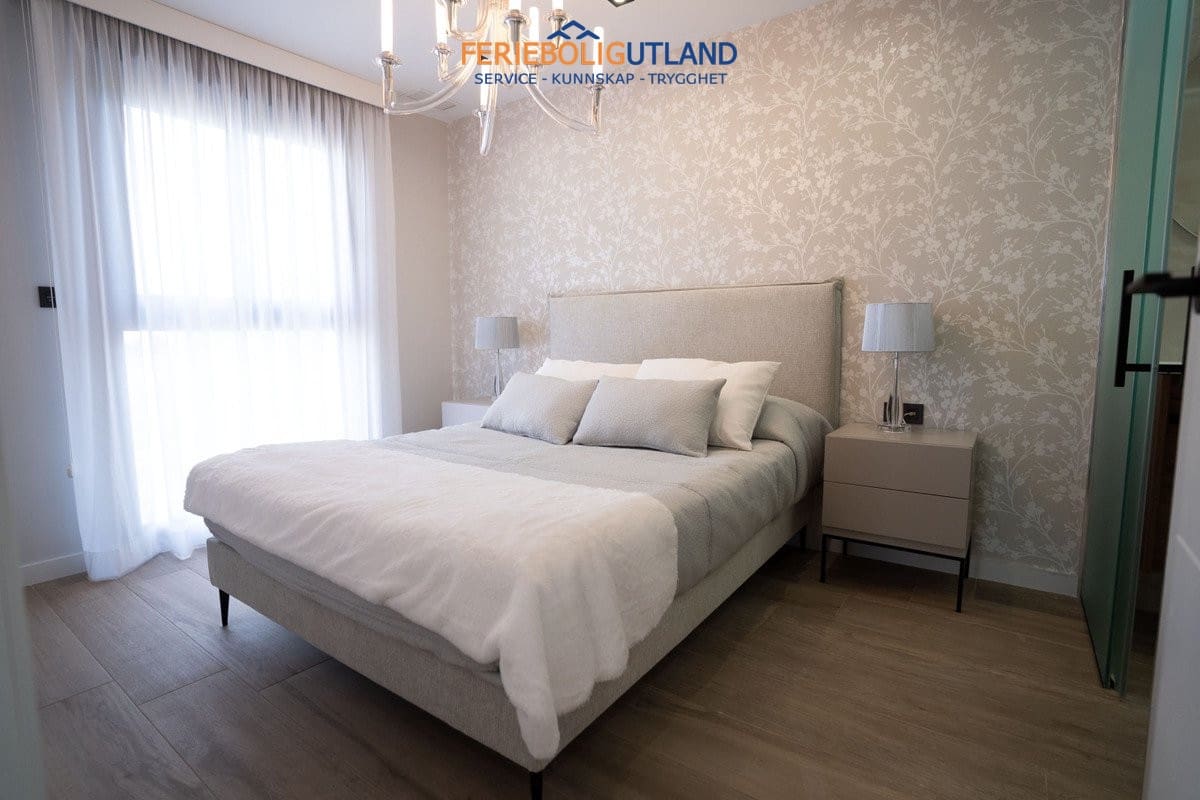 Pareado de 4 habitaciones en Orihuela Costa en venta con piscina garaje - 699.900 € (Ref: 10000782)