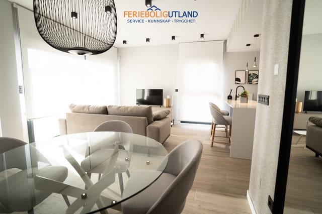 Pareado de 4 habitaciones en Punta Prima, Orihuela en venta con piscina garaje - 699.900 € (Ref: 10000782)