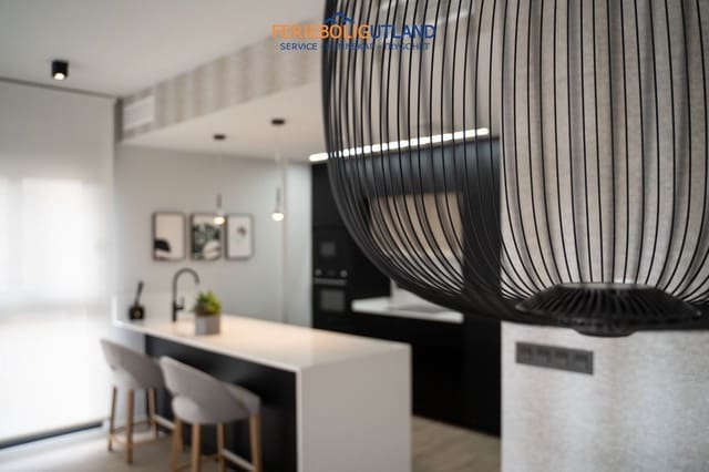 Pareado de 4 habitaciones en Punta Prima, Orihuela en venta con piscina garaje - 699.900 € (Ref: 10000782)
