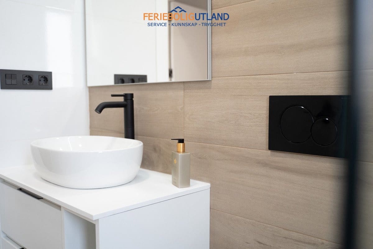 Pareado de 4 habitaciones en Orihuela Costa en venta con piscina garaje - 699.900 € (Ref: 10000782)