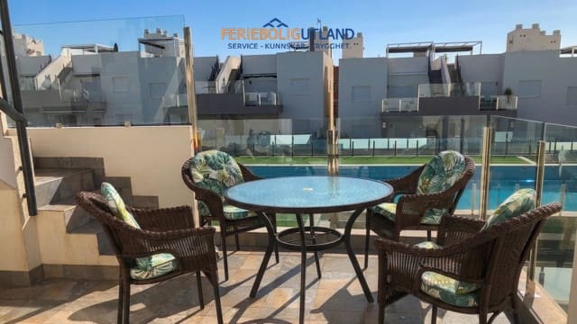 Ático de 2 habitaciones en Aguas Nuevas, Torrevieja en venta con piscina garaje - 285.000 € (Ref: 10000785)