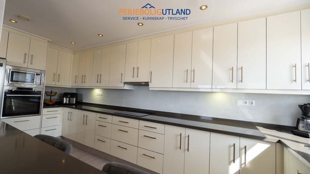 3 soverom Leilighet til salgs i Villamartin, Orihuela med svømmebasseng garasje - € 360 000 (Ref: 10000788)