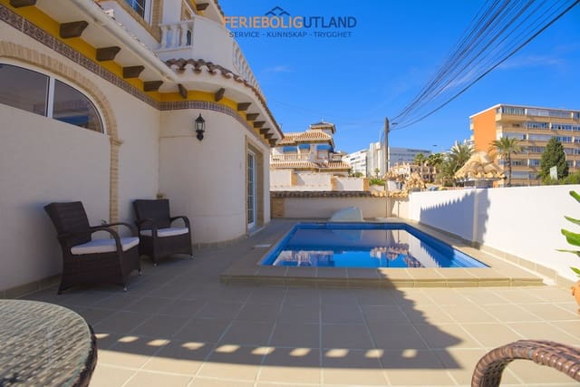 Chalet de 3 habitaciones en Torreblanca, Torrevieja en venta con piscina garaje - 415.000 € (Ref: 10000789)
