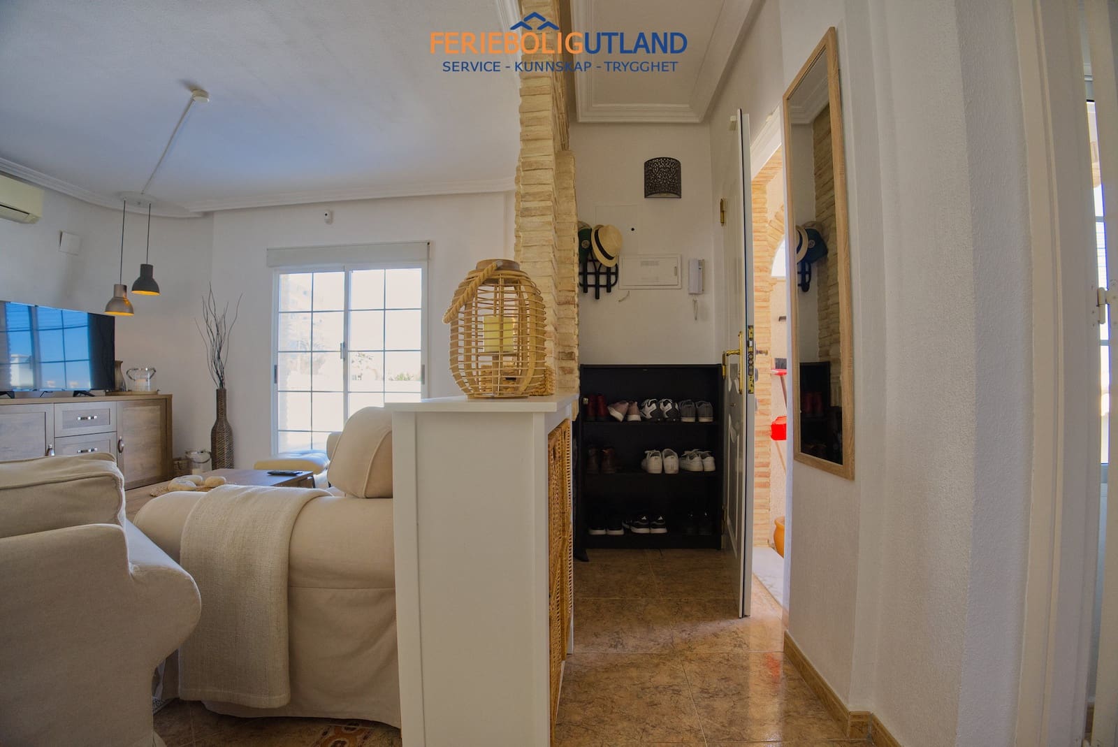 Chalet de 3 habitaciones en Torrevieja en venta con piscina garaje - 415.000 € (Ref: 10000789)