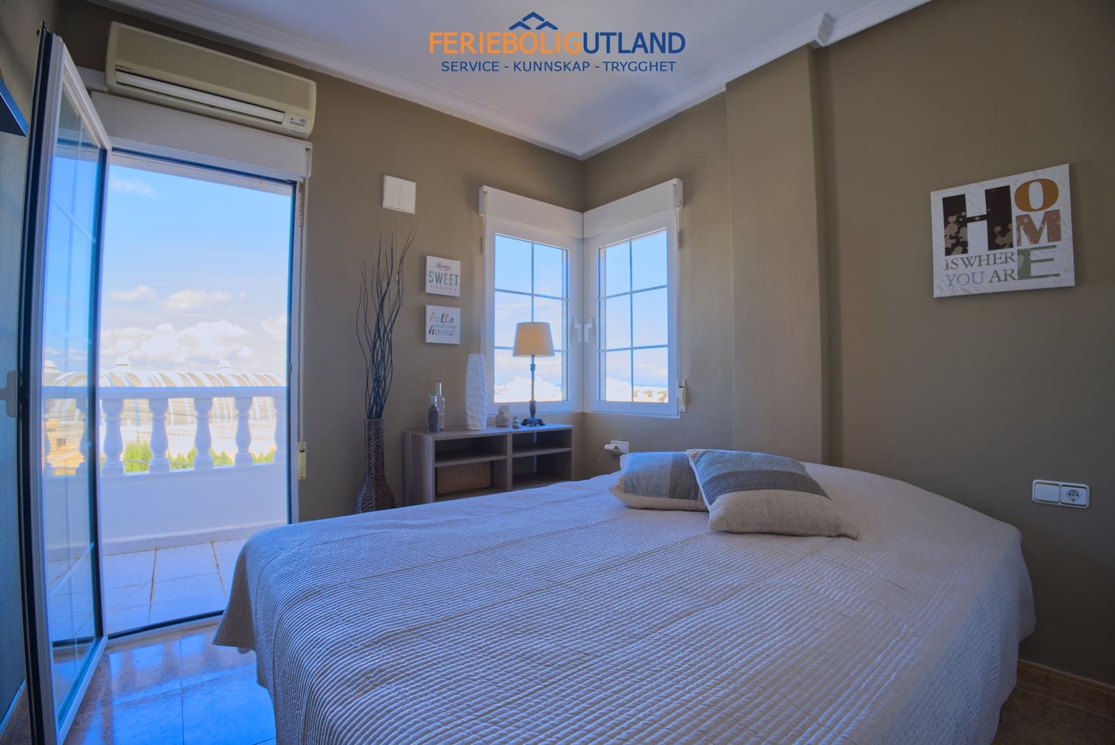 Chalet de 3 habitaciones en Torrevieja en venta con piscina garaje - 415.000 € (Ref: 10000789)