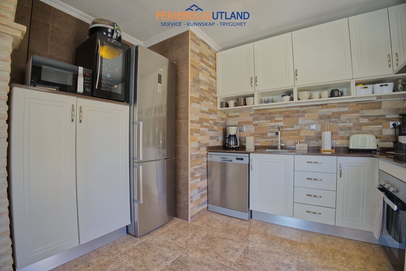 Chalet de 3 habitaciones en Torrevieja en venta con piscina garaje - 415.000 € (Ref: 10000789)