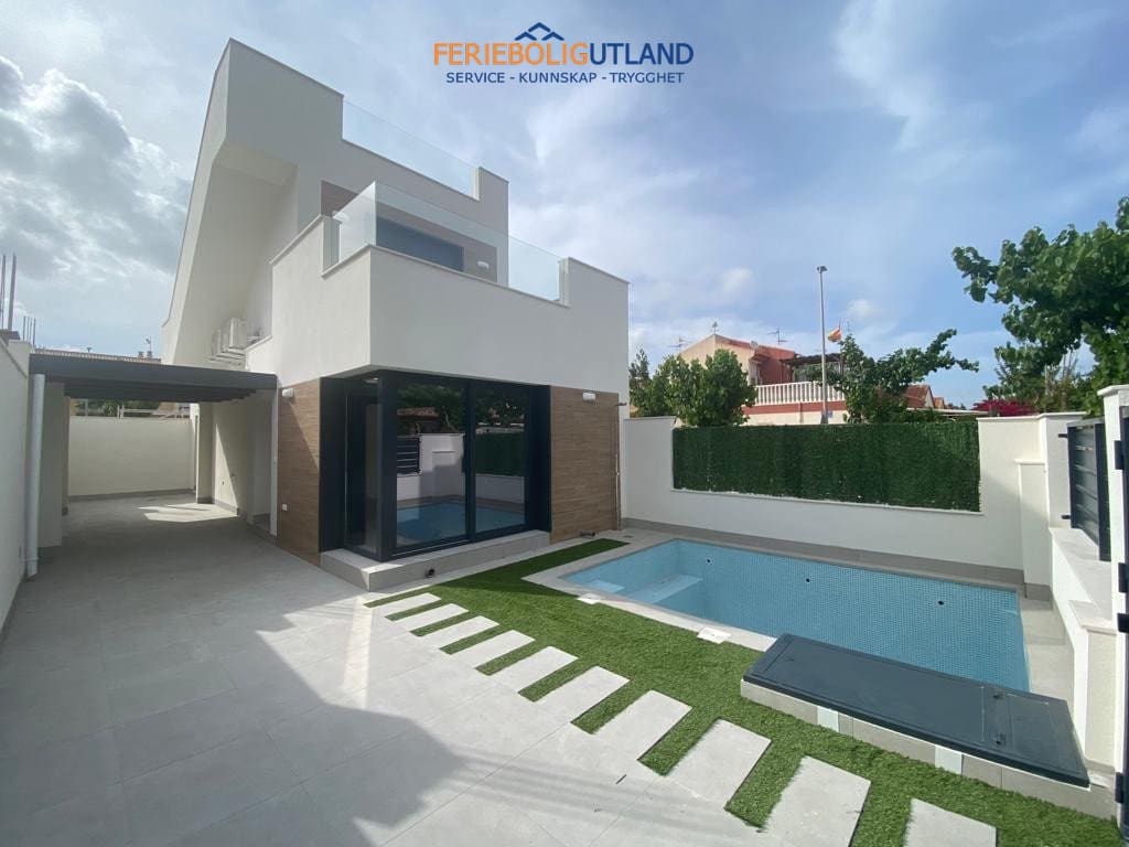 3 soverom Villa til salgs i Los Alcazares med svømmebasseng garasje - € 419 900 (Ref: 10000804)
