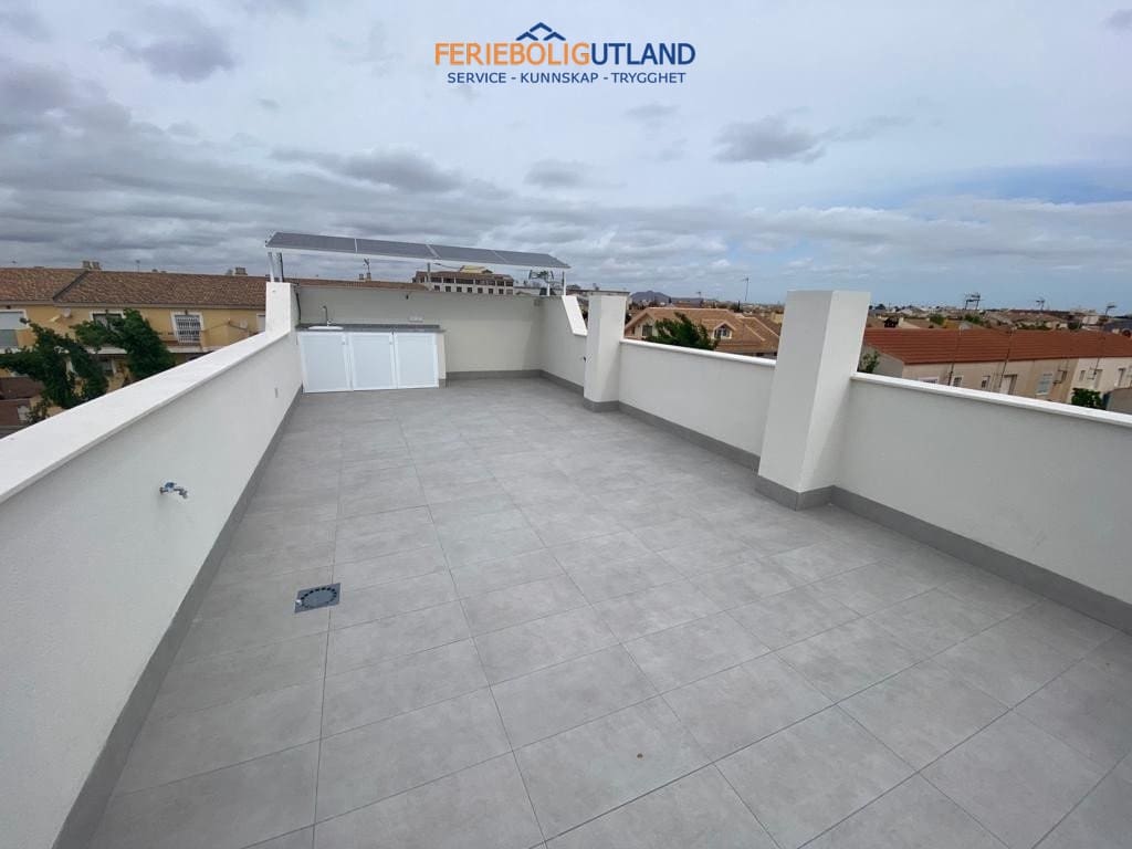 3 soverom Villa til salgs i Los Alcazares med svømmebasseng garasje - € 419 900 (Ref: 10000804)