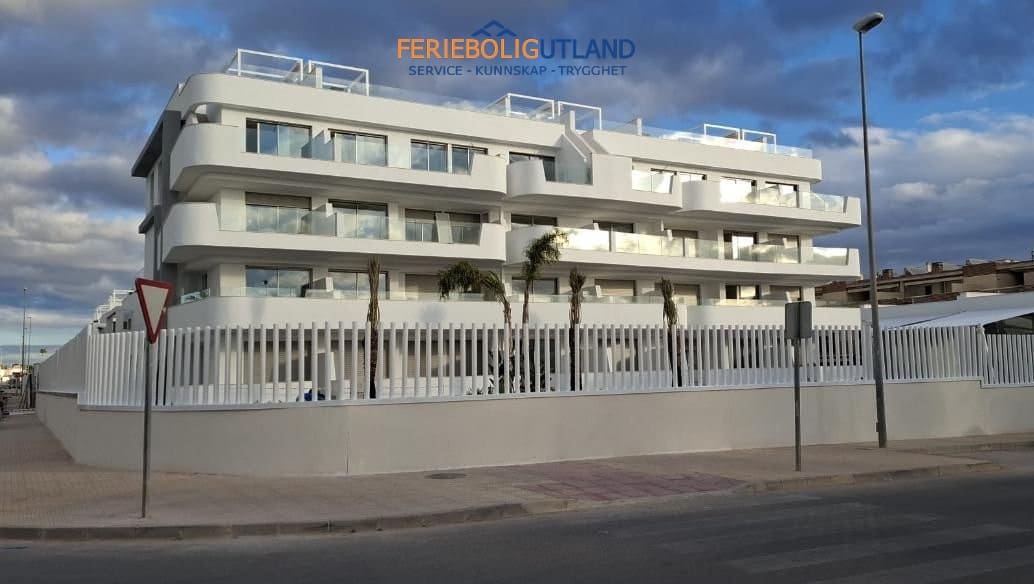 Apartamento de 2 habitaciones en Cabo Roig en venta con piscina garaje - 369.000 € (Ref: 10000808)