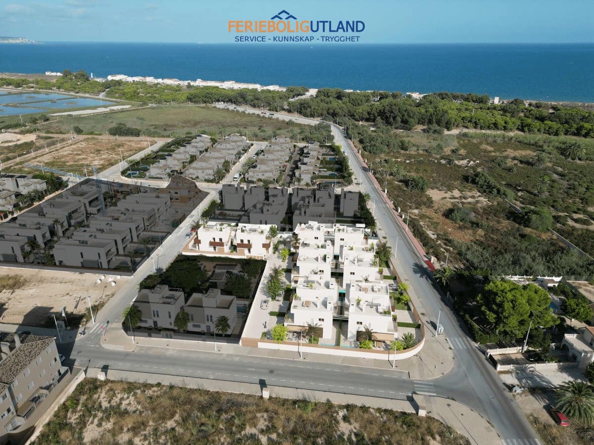 3 slaapkamer Villa te koop in La Marina met zwembad garage - € 595.000 (Ref: 10000809)