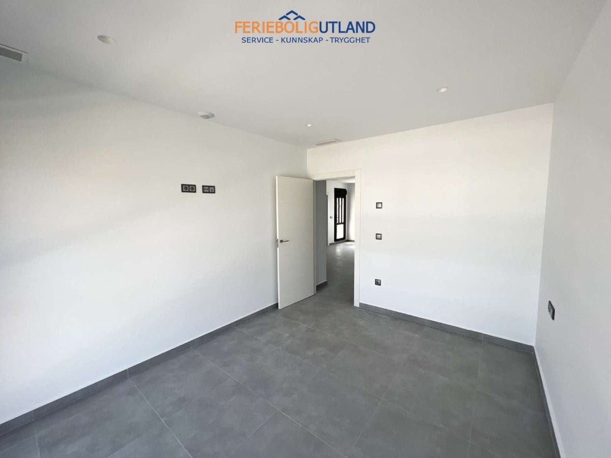 5 soveværelse Villa til salg i Torrevieja med swimmingpool garage - € 1.200.000 (Ref: 10000813)