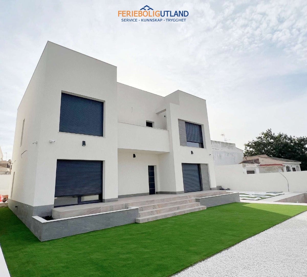 5 soveværelse Villa til salg i Torrevieja med swimmingpool garage - € 1.200.000 (Ref: 10000813)