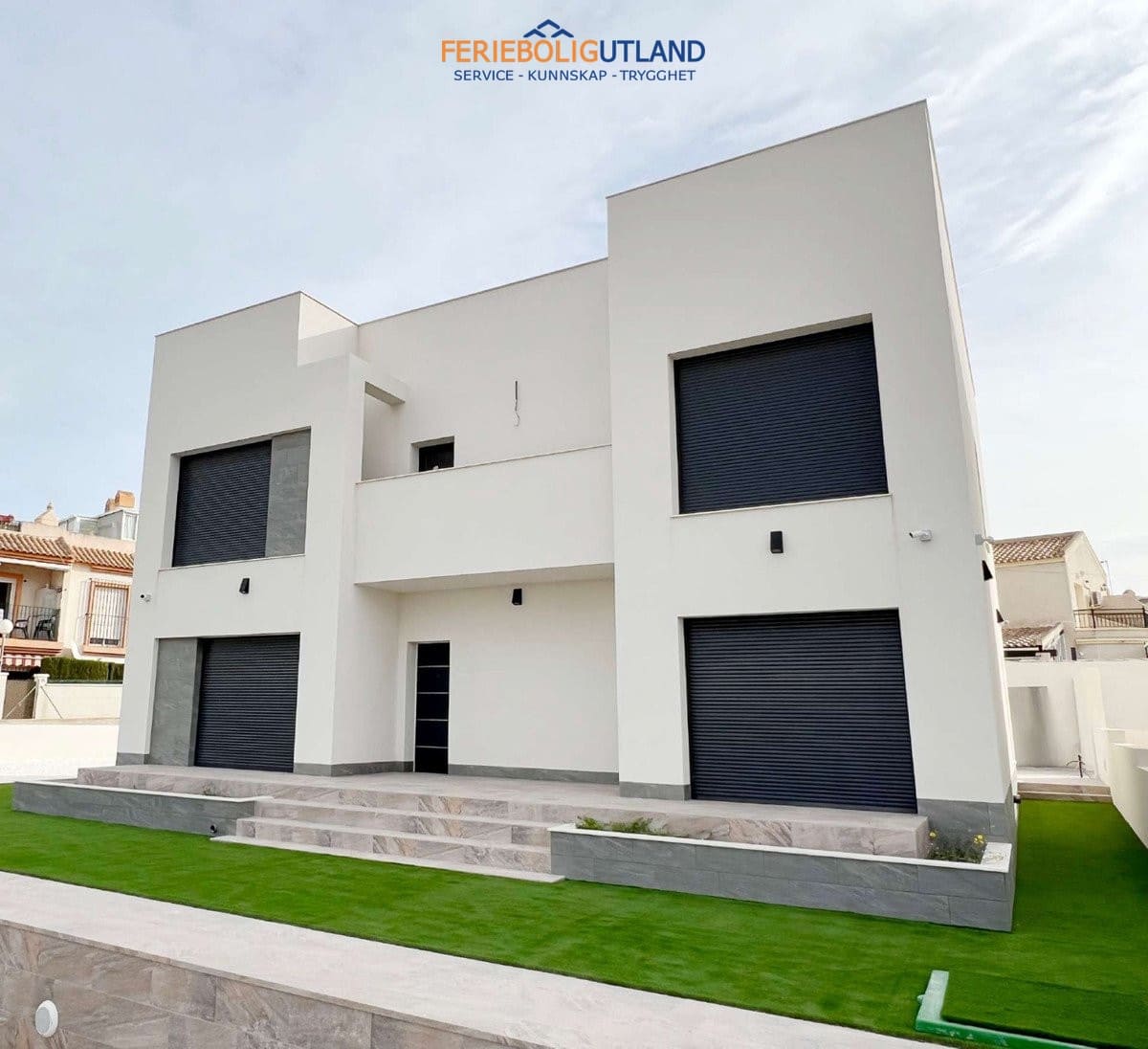5 soveværelse Villa til salg i Torrevieja med swimmingpool garage - € 1.200.000 (Ref: 10000813)