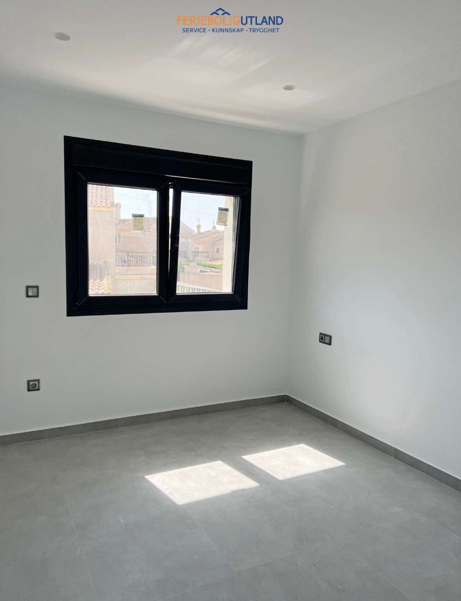 5 soveværelse Villa til salg i Torrevieja med swimmingpool garage - € 1.200.000 (Ref: 10000813)