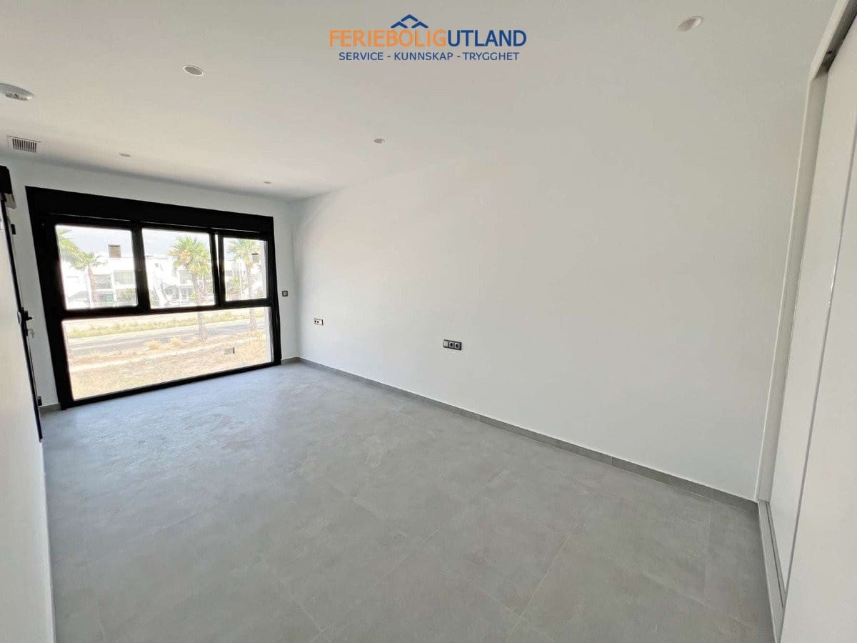 5 soveværelse Villa til salg i Torrevieja med swimmingpool garage - € 1.200.000 (Ref: 10000813)