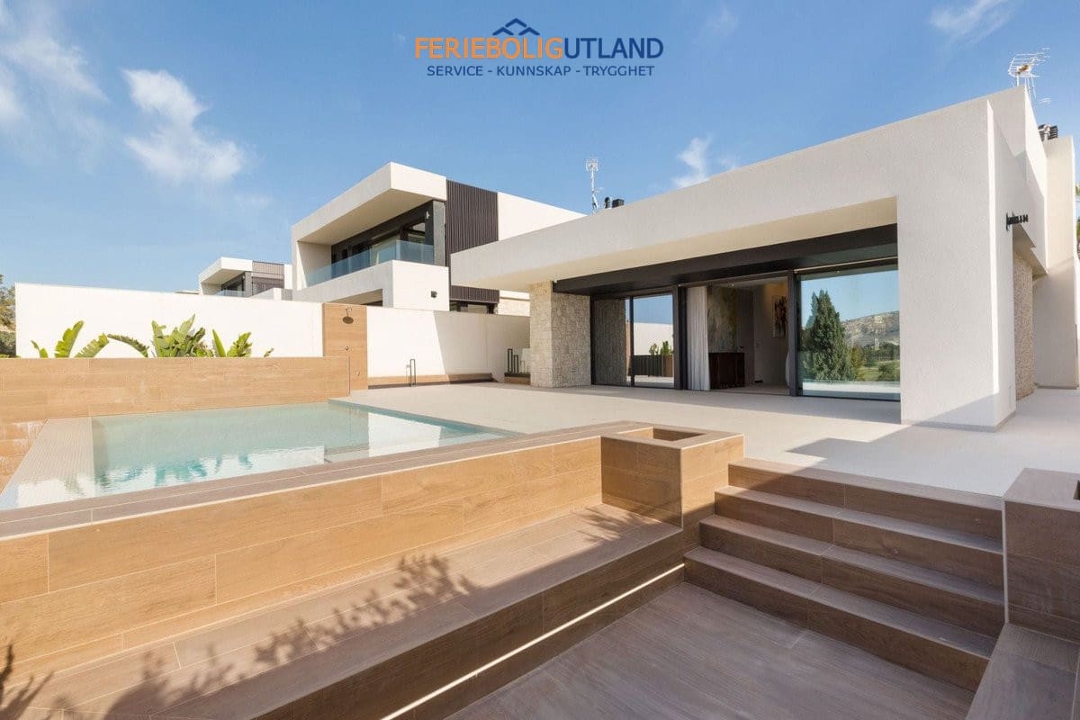 3 soveværelse Villa til salg i Algorfa med swimmingpool garage - € 1.600.000 (Ref: 10000830)