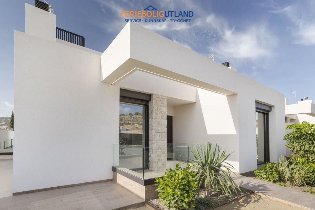3 soveværelse Villa til salg i Algorfa med swimmingpool garage - € 1.600.000 (Ref: 10000830)