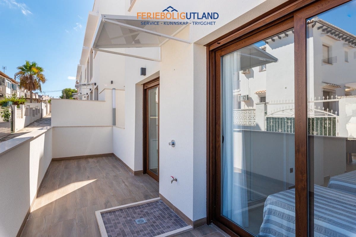 3 soveværelse Lejlighed til salg i Torrevieja med swimmingpool garage - € 310.000 (Ref: 10000836)
