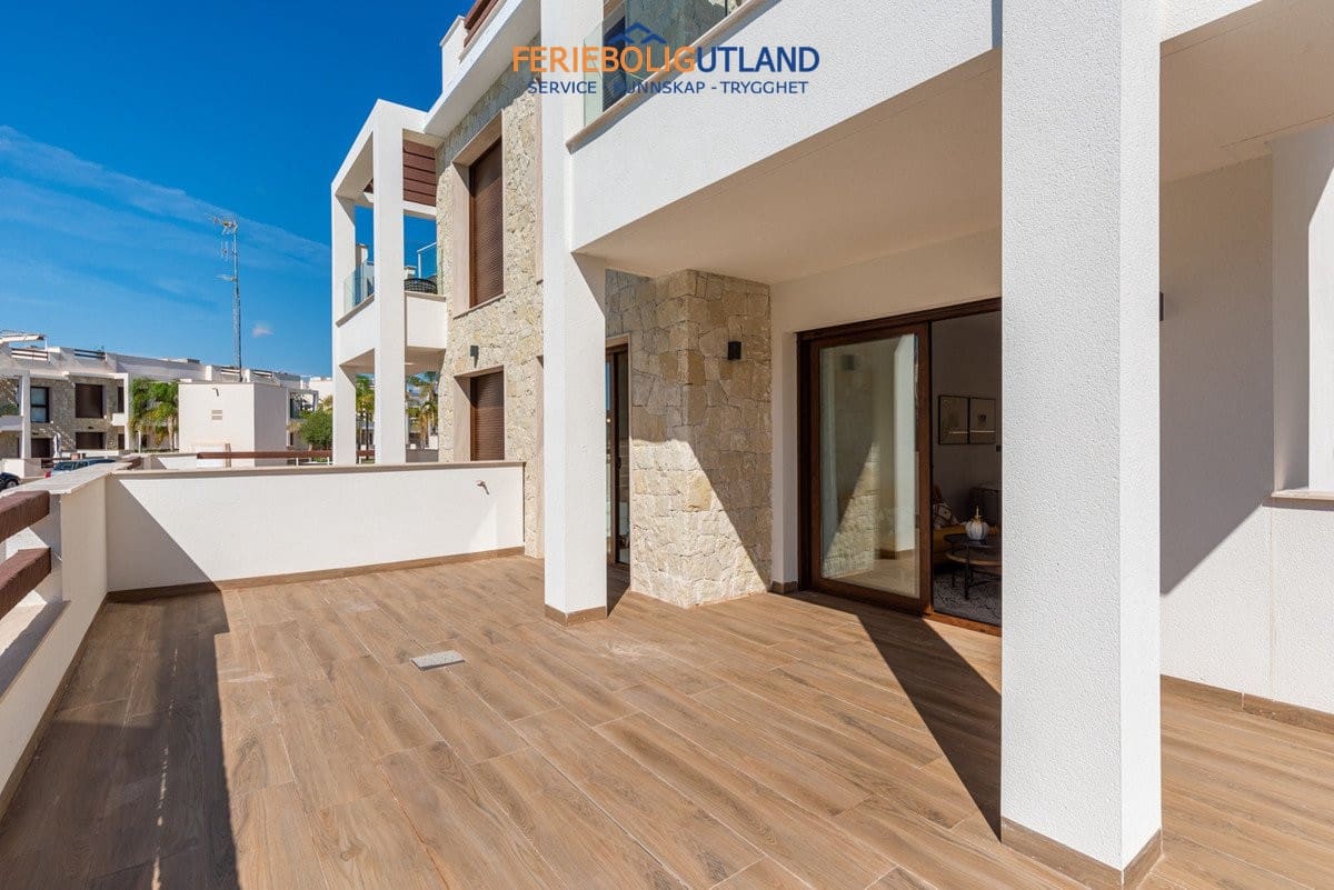 3 soveværelse Lejlighed til salg i Torrevieja med swimmingpool garage - € 310.000 (Ref: 10000836)