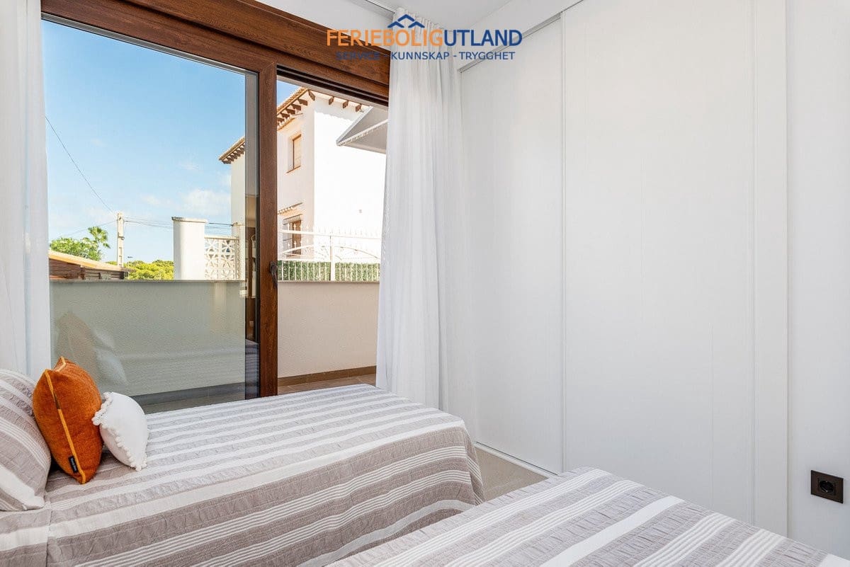3 soveværelse Lejlighed til salg i Torrevieja med swimmingpool garage - € 310.000 (Ref: 10000836)