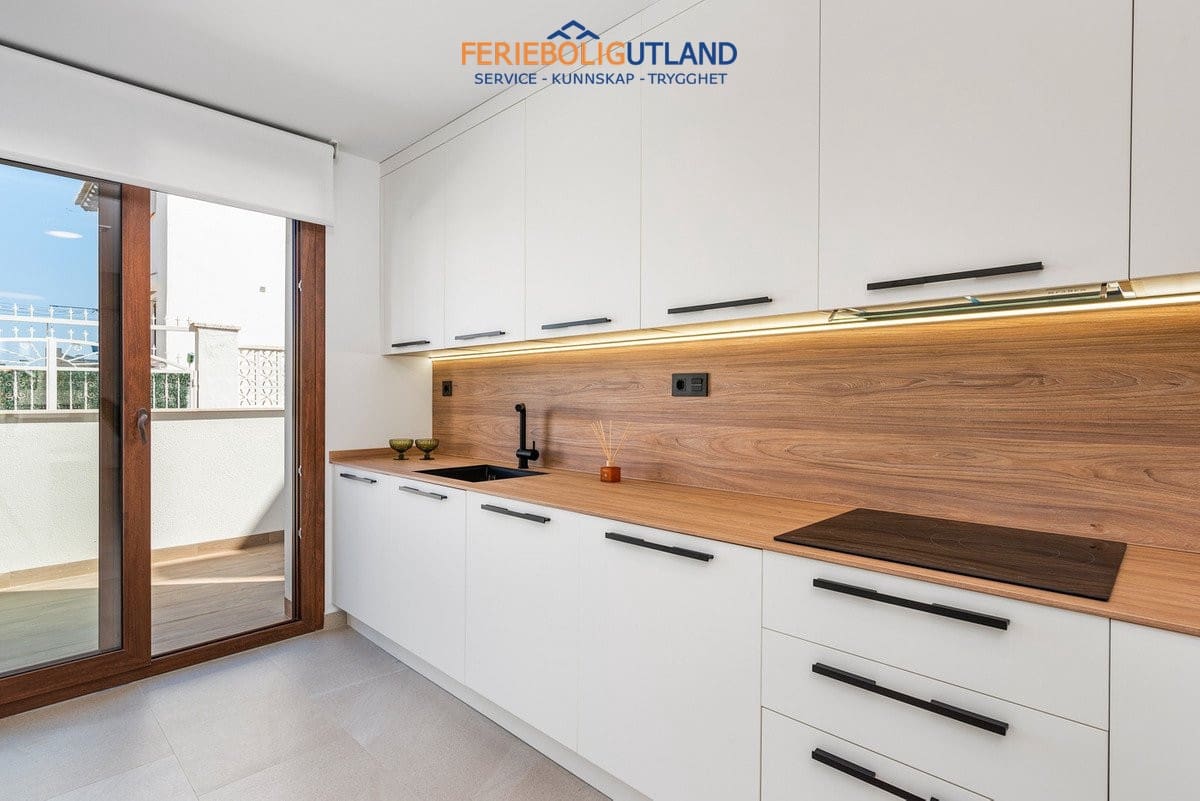 3 soveværelse Lejlighed til salg i Torrevieja med swimmingpool garage - € 310.000 (Ref: 10000836)