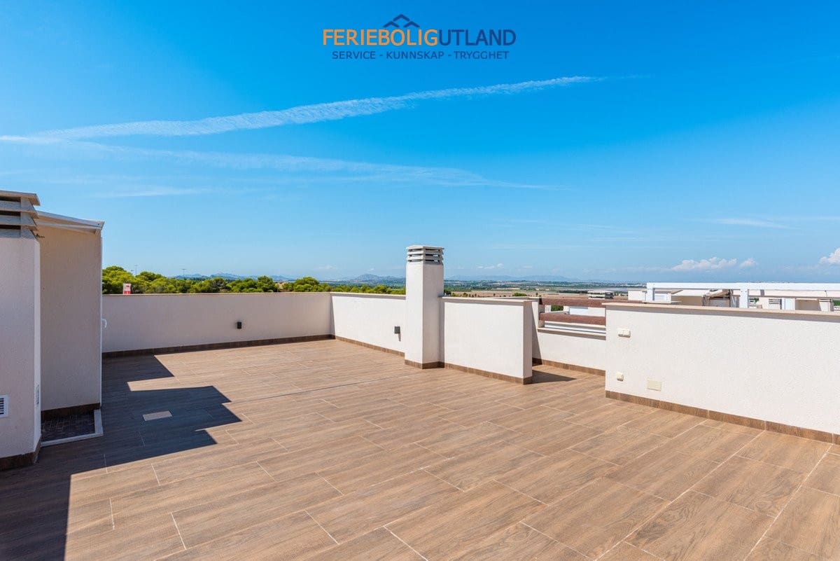 3 soverom Penthouse til salgs i Torrevieja med svømmebasseng garasje - € 330 000 (Ref: 10000839)