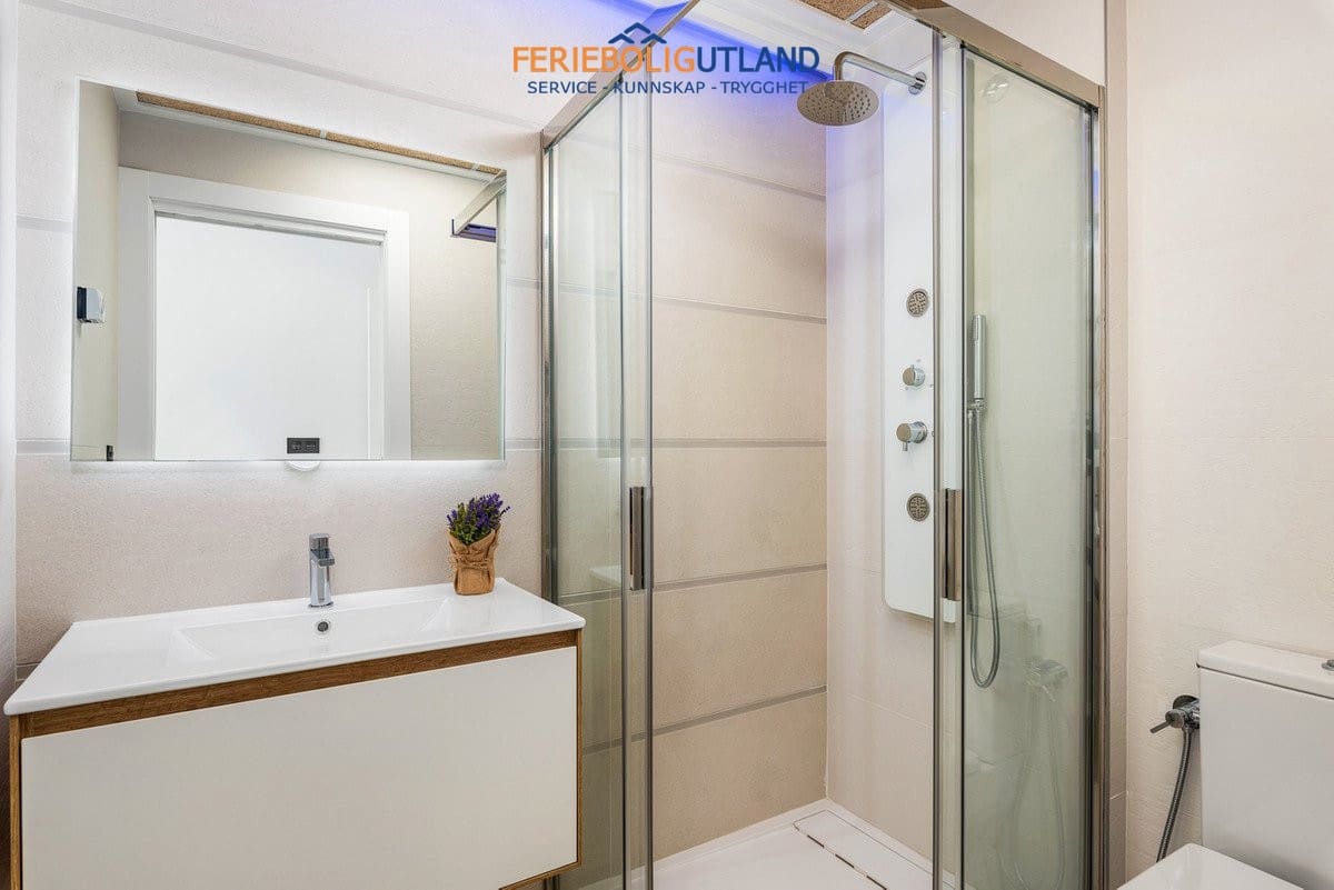 3 soverom Penthouse til salgs i Torrevieja med svømmebasseng garasje - € 330 000 (Ref: 10000839)