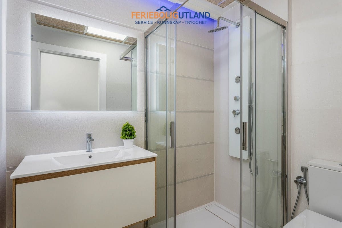 3 soverom Penthouse til salgs i Torrevieja med svømmebasseng garasje - € 330 000 (Ref: 10000839)