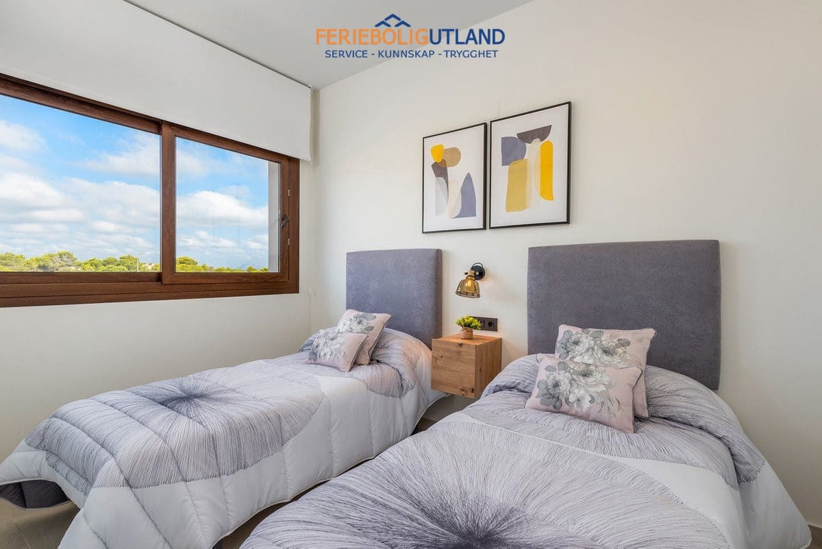 3 soverom Penthouse til salgs i Torrevieja med svømmebasseng garasje - € 330 000 (Ref: 10000839)