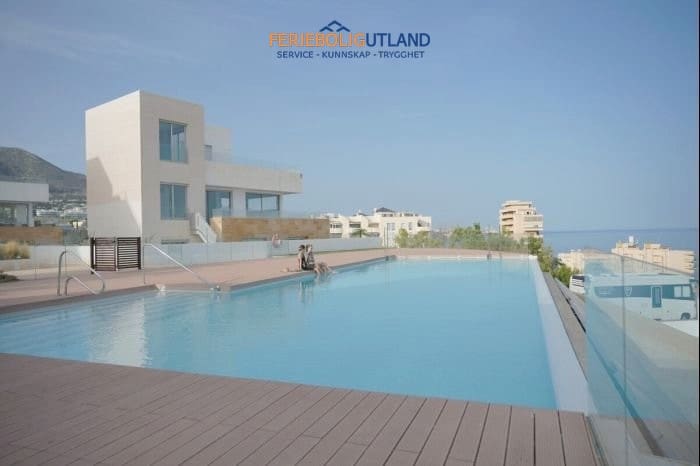 Pareado de 5 habitaciones en Fuengirola en venta con piscina garaje - 949.000 € (Ref: 10000854)