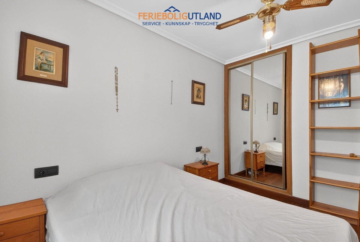 Apartamento de 2 habitaciones en Torrevieja en venta - 121.000 € (Ref: 10000858)