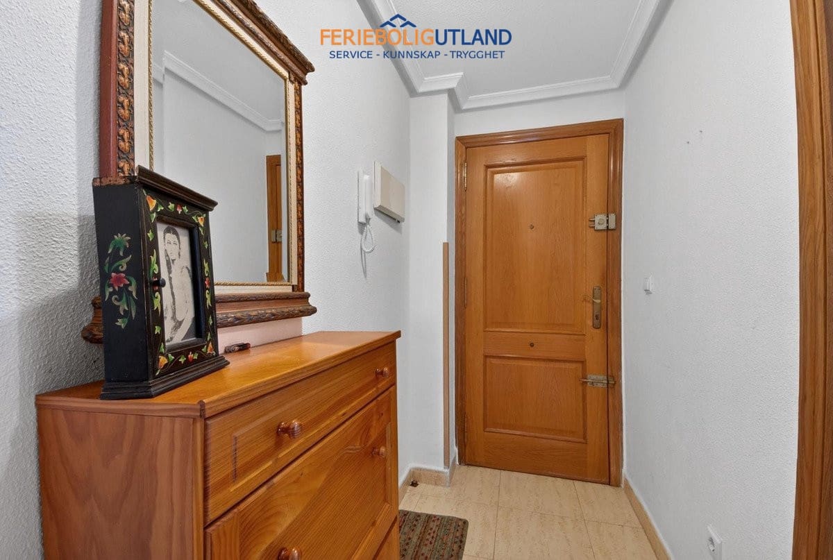 Apartamento de 2 habitaciones en Torrevieja en venta - 121.000 € (Ref: 10000858)