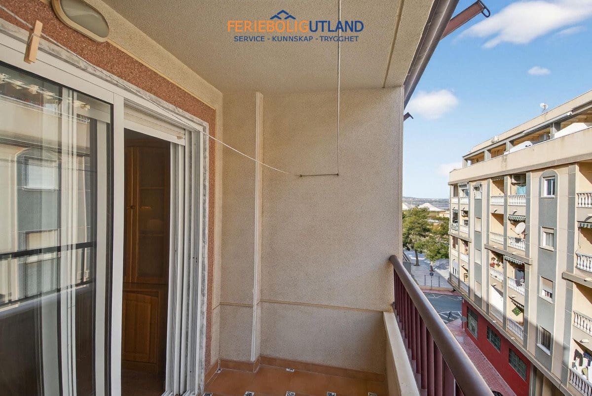 Apartamento de 2 habitaciones en Torrevieja en venta - 121.000 € (Ref: 10000858)