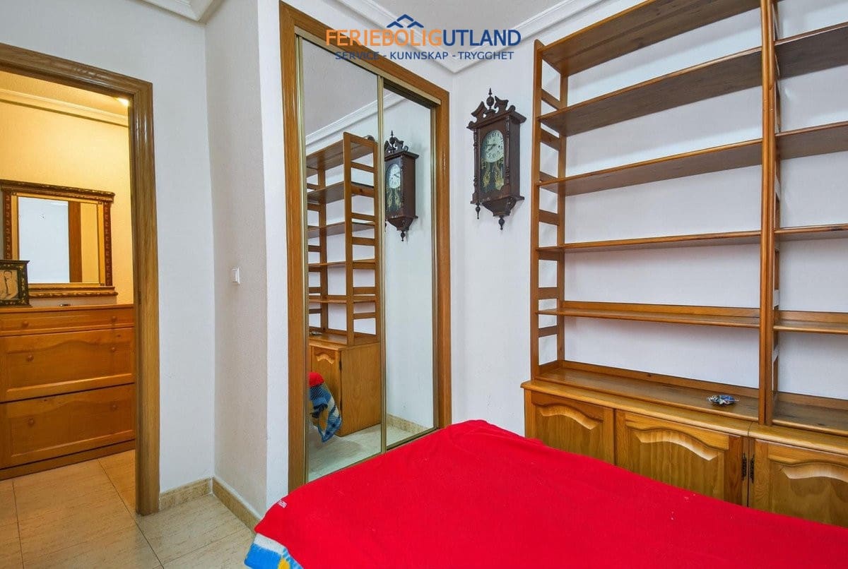 Apartamento de 2 habitaciones en Torrevieja en venta - 121.000 € (Ref: 10000858)