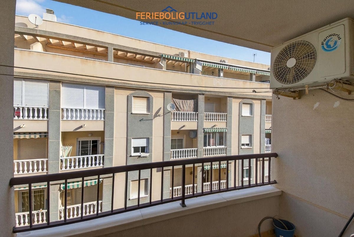 Apartamento de 2 habitaciones en Torrevieja en venta - 121.000 € (Ref: 10000858)
