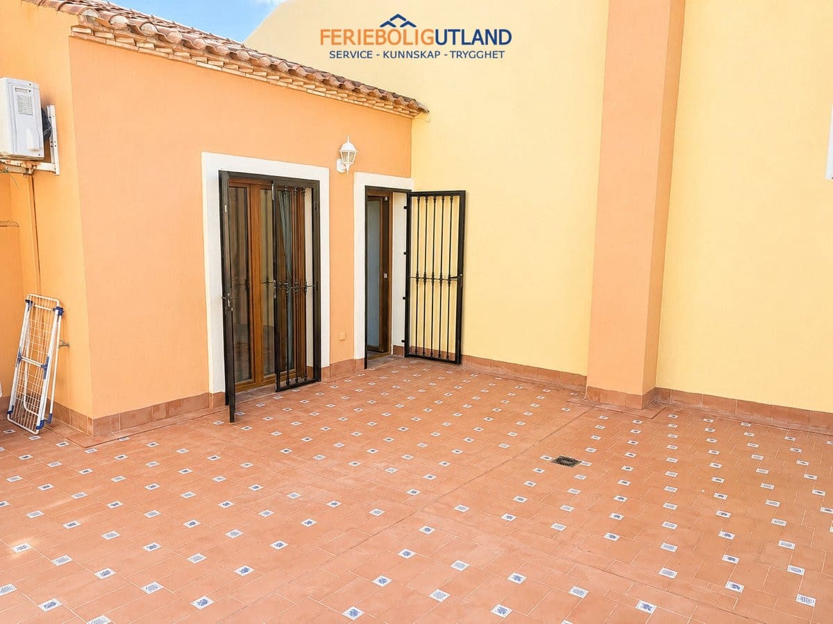 Casa de 3 habitaciones en Algorfa en venta con piscina - 249.000 € (Ref: 10000859)