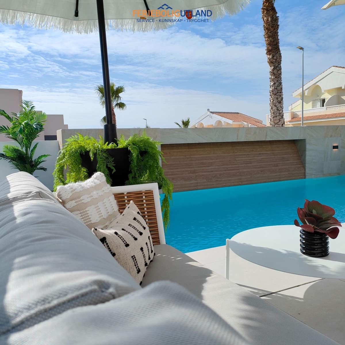 4 soverom Villa til salgs i Ciudad Quesada med svømmebasseng garasje - € 985 000 (Ref: 10000938)
