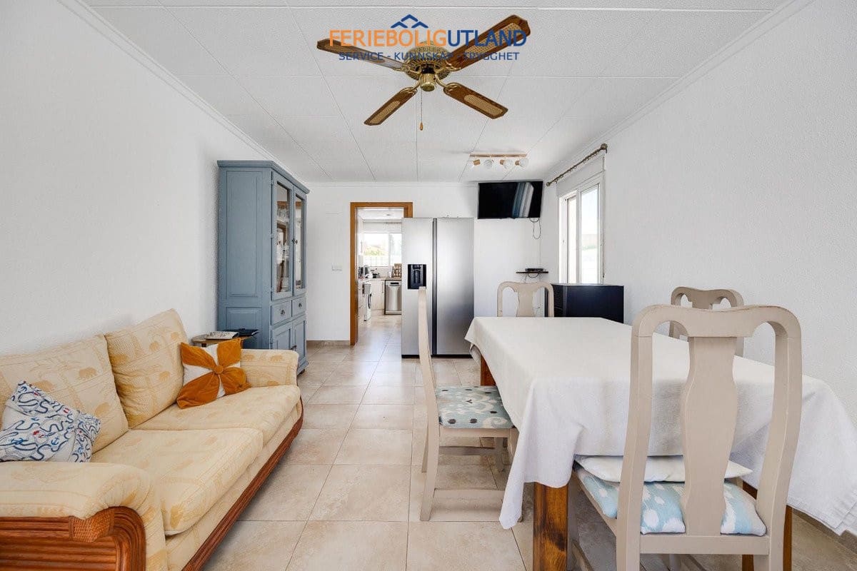 3 sypialnia Willa na sprzedaż w La Marina z basenem garażem - 279 969 € (Ref: 10001059)