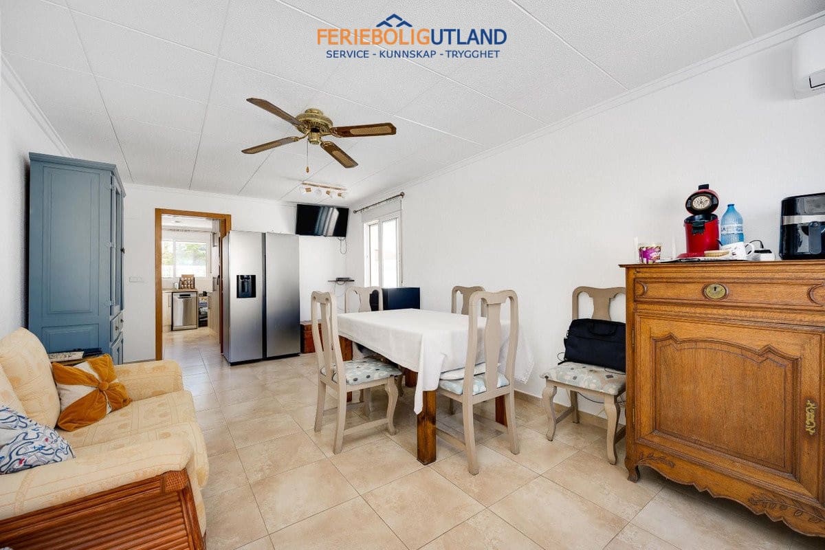 3 sypialnia Willa na sprzedaż w La Marina z basenem garażem - 279 969 € (Ref: 10001059)