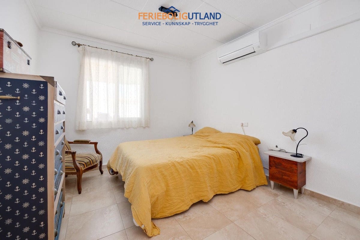 3 sypialnia Willa na sprzedaż w La Marina z basenem garażem - 279 969 € (Ref: 10001059)