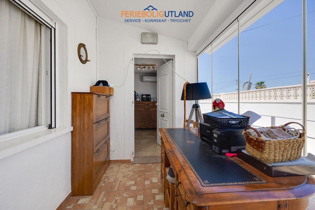 3 sypialnia Willa na sprzedaż w La Marina z basenem garażem - 279 969 € (Ref: 10001059)