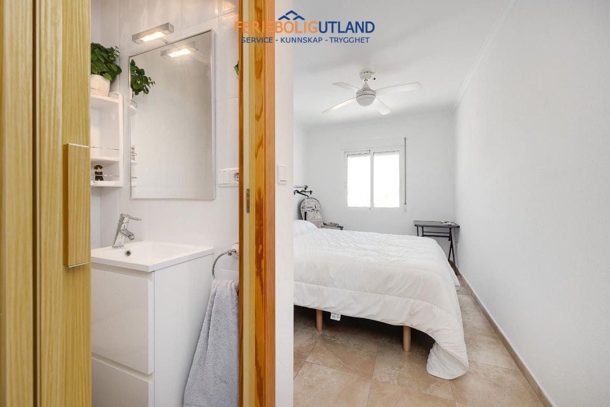 3 sypialnia Willa na sprzedaż w La Marina z basenem garażem - 279 969 € (Ref: 10001059)