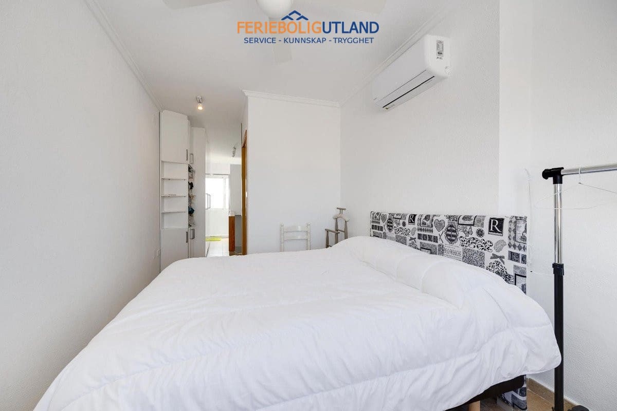 3 sypialnia Willa na sprzedaż w La Marina z basenem garażem - 279 969 € (Ref: 10001059)