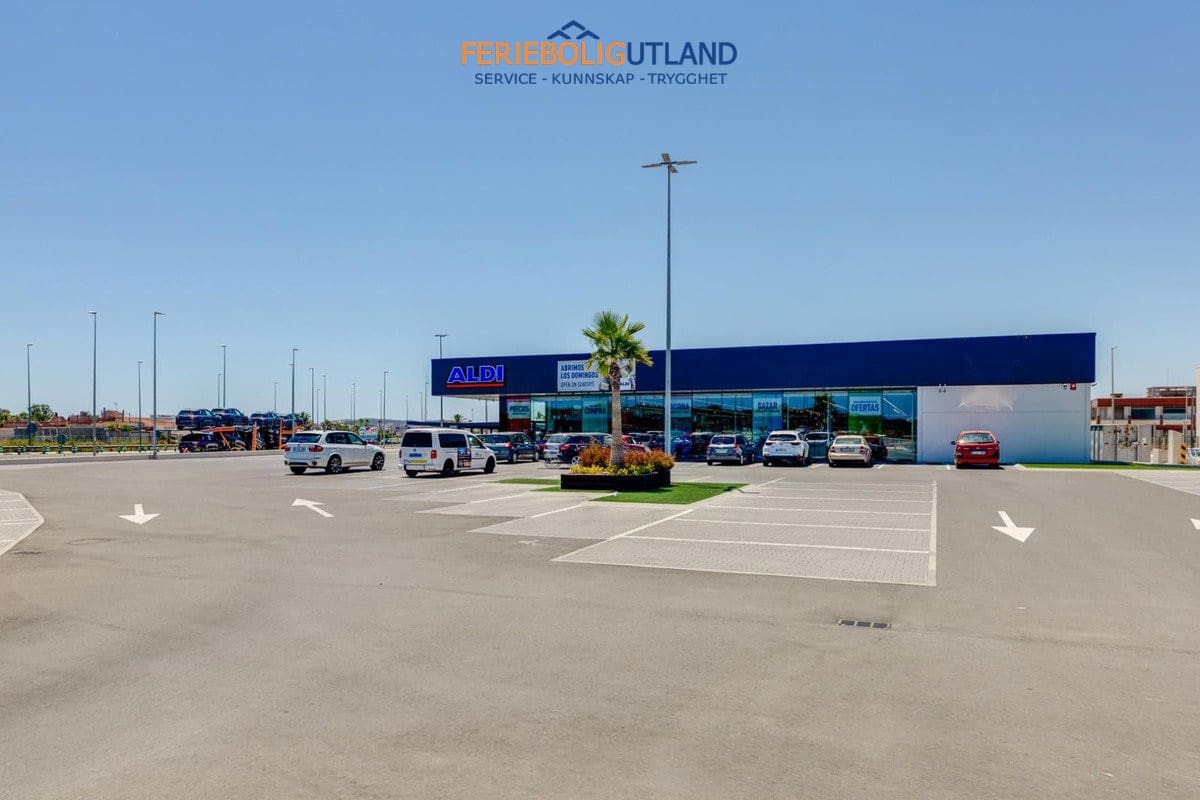 3 sypialnia Willa na sprzedaż w La Marina z basenem garażem - 279 969 € (Ref: 10001059)