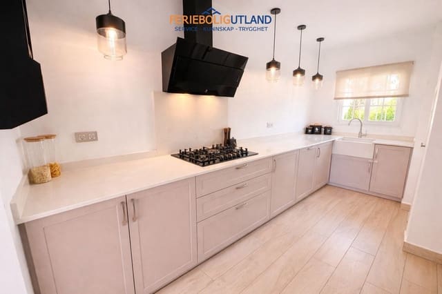 Chalet de 3 habitaciones en Los Dolses, Orihuela en venta con piscina garaje - 549.995 € (Ref: 10001060)