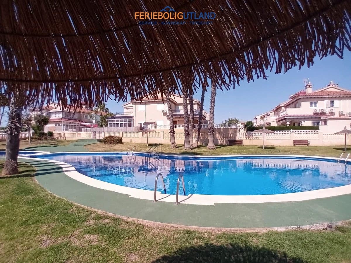 Apartamento de 2 habitaciones en Orihuela Costa en venta con piscina - 190.000 € (Ref: 10001062)