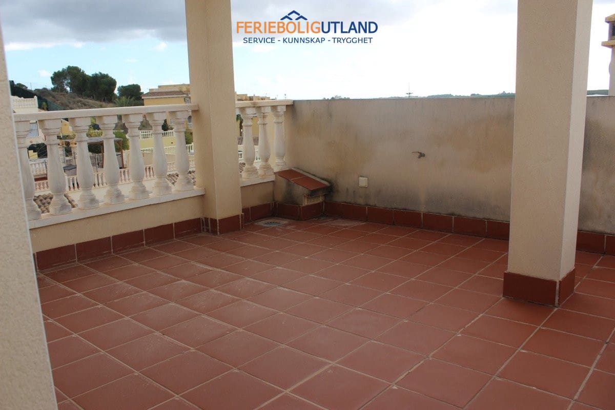 Casa de 3 habitaciones en Algorfa en venta con piscina garaje - 249.995 € (Ref: 10001063)