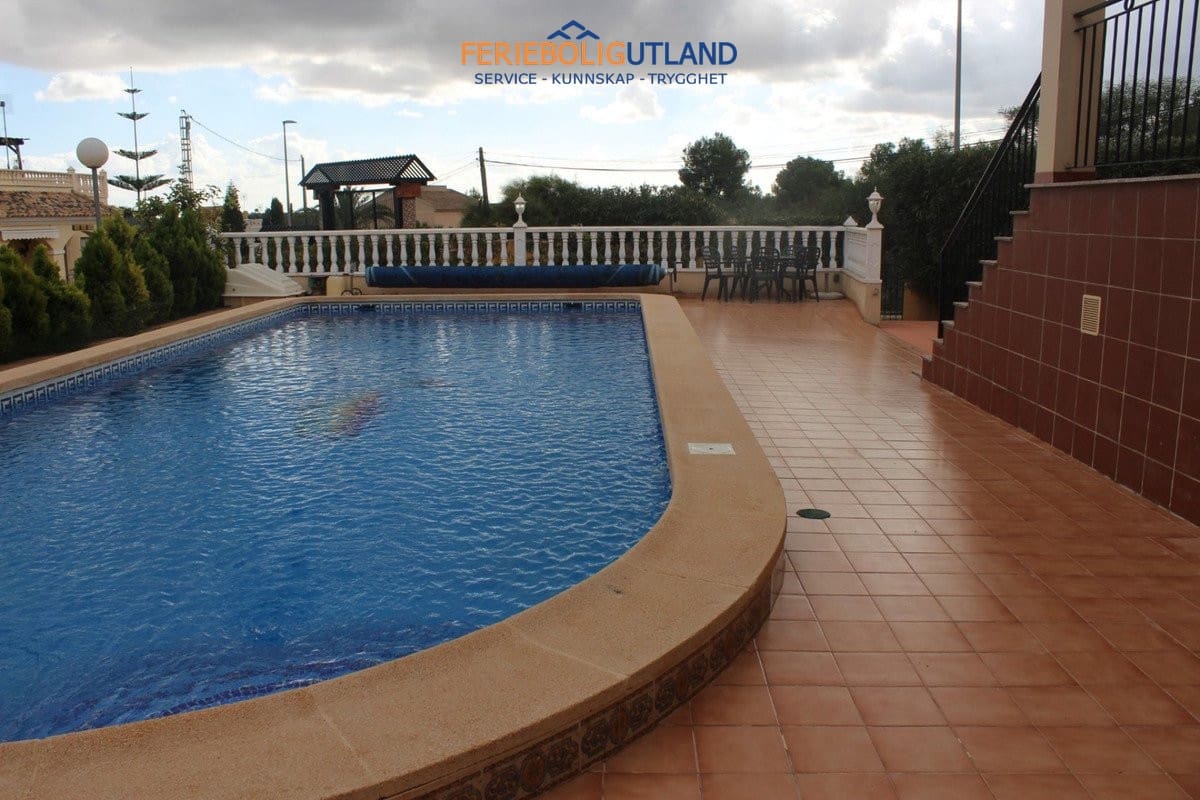 Casa de 3 habitaciones en Algorfa en venta con piscina garaje - 249.995 € (Ref: 10001063)