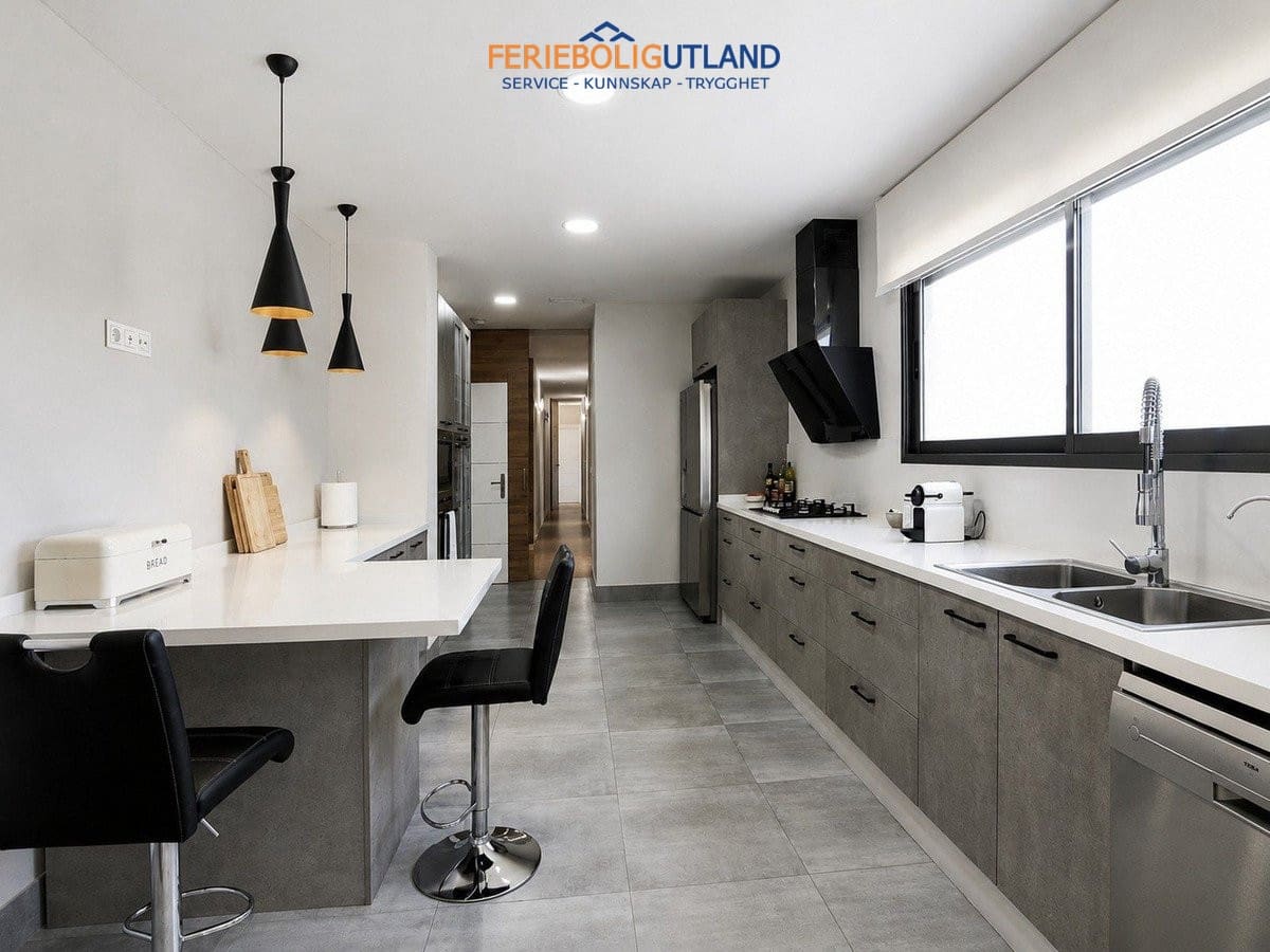 Chalet de 5 habitaciones en Santa Pola en venta con piscina garaje - 1.190.000 € (Ref: 10001071)
