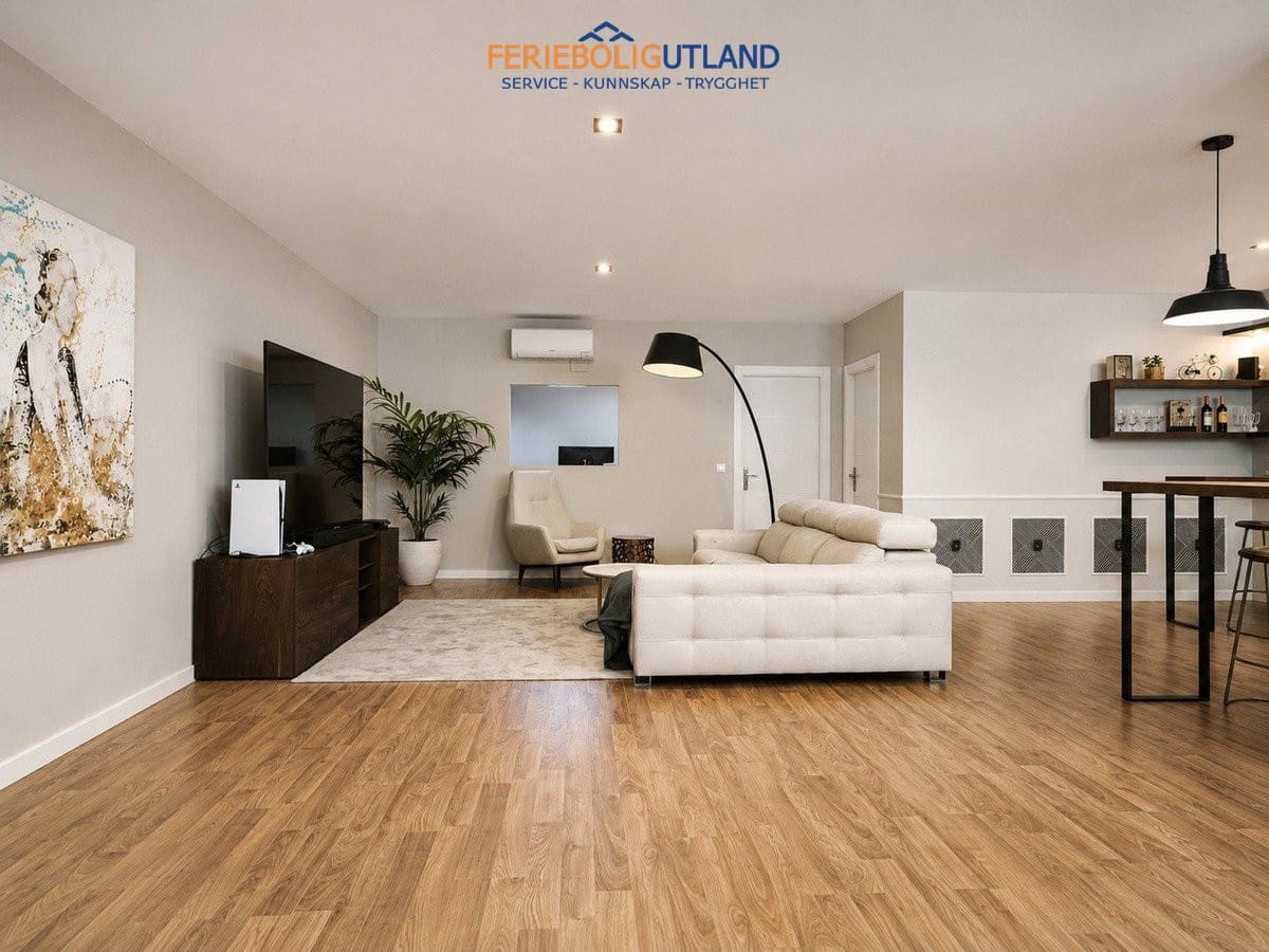 Chalet de 5 habitaciones en Santa Pola en venta con piscina garaje - 1.190.000 € (Ref: 10001071)